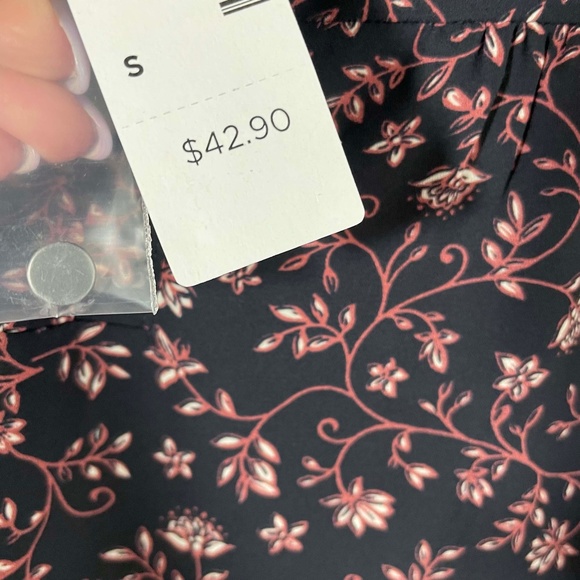 NWT 🦋 Ruffle Split Neck Blouse | Small - Picture 6 of 14